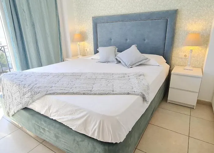 Beautiful Bedroom With Private Bathroom