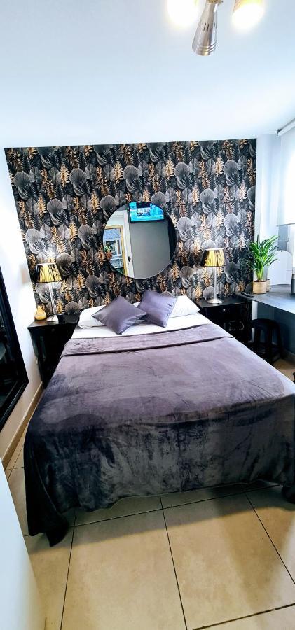 Beautiful Bedroom With Private Bathroom Séjour chez l'habitant Marbellac