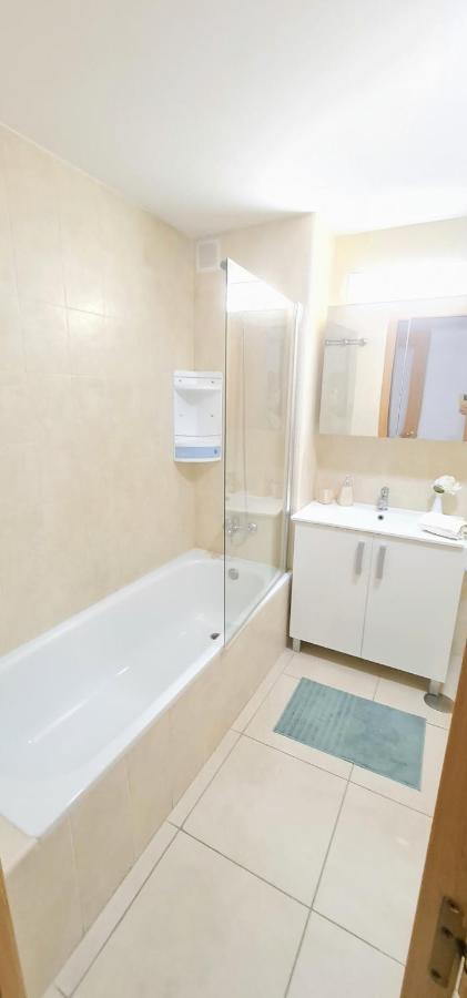 Privatunterkunft Beautiful Bedroom With Private Bathroom *